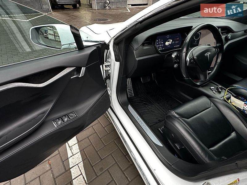 Ліфтбек Tesla Model S 2018 в Кам'янець-Подільському