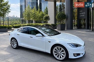 Лифтбек Tesla Model S 2015 в Киеве
