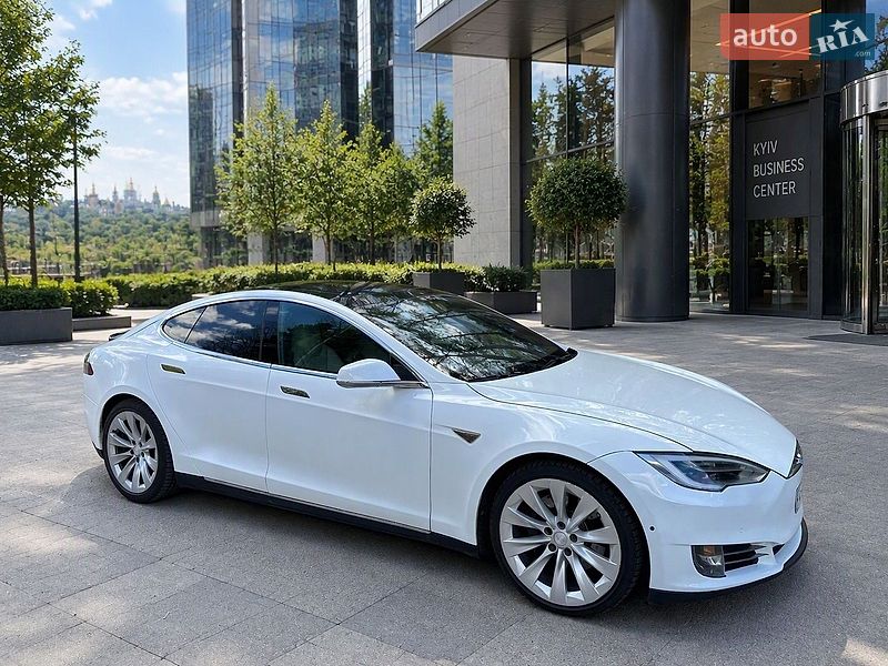 Tesla Model S 2015