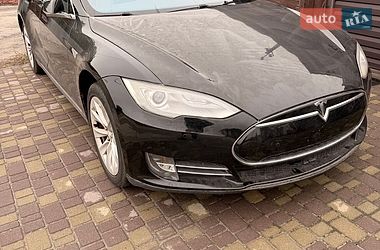 Ліфтбек Tesla Model S 2015 в Дніпрі