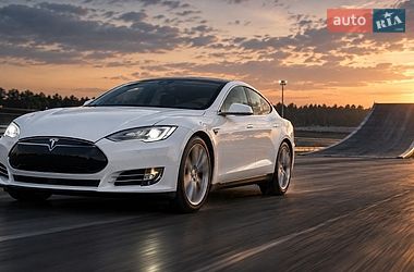 Лифтбек Tesla Model S 2015 в Киеве