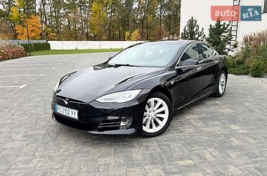 Лифтбек Tesla Model S 2017 в Луцке