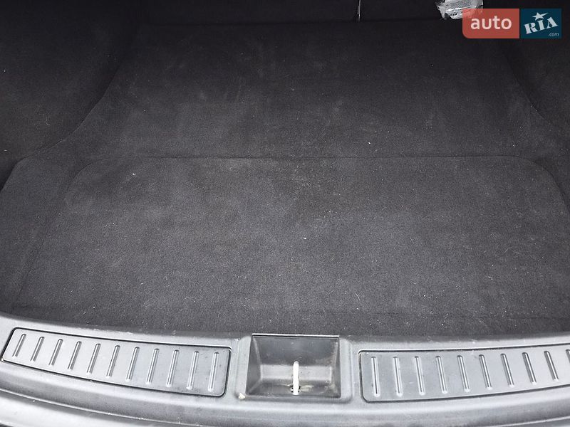 Лифтбек Tesla Model S 2018 в Киеве