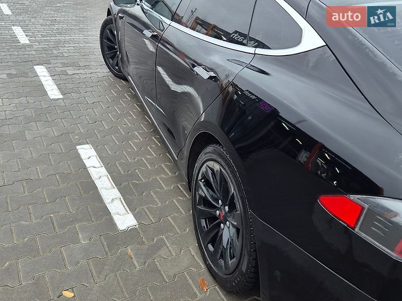 Лифтбек Tesla Model S 2018 в Киеве