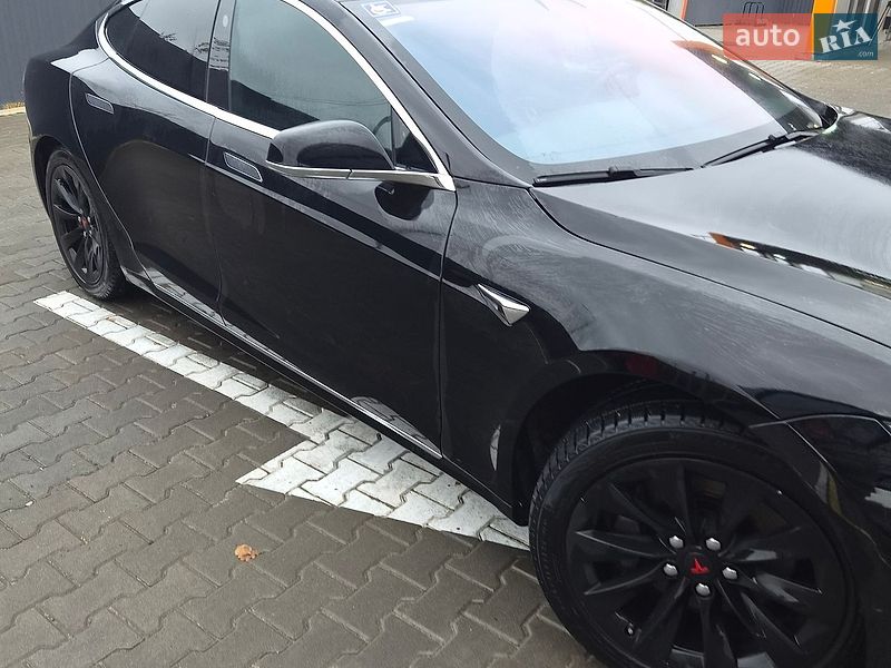 Лифтбек Tesla Model S 2018 в Киеве
