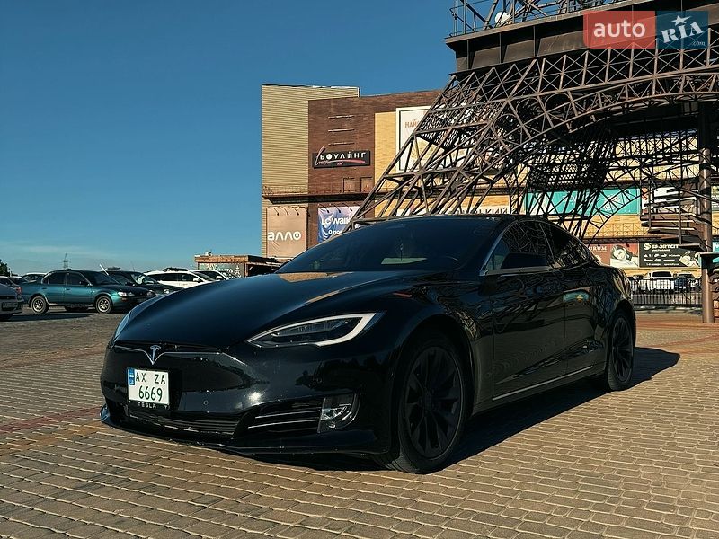 Лифтбек Tesla Model S 2020 в Харькове