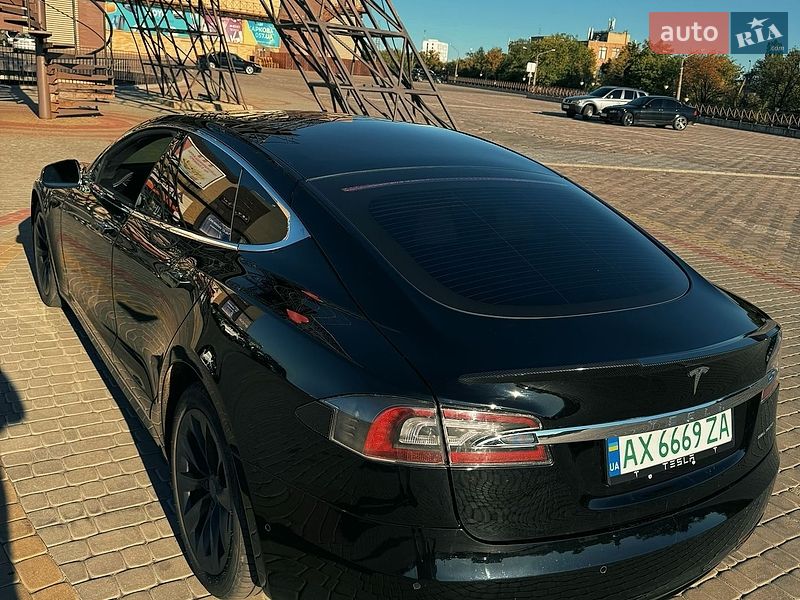 Лифтбек Tesla Model S 2020 в Харькове