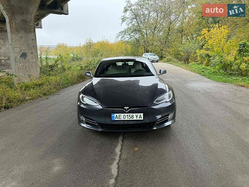 Ліфтбек Tesla Model S 2020 в Дніпрі