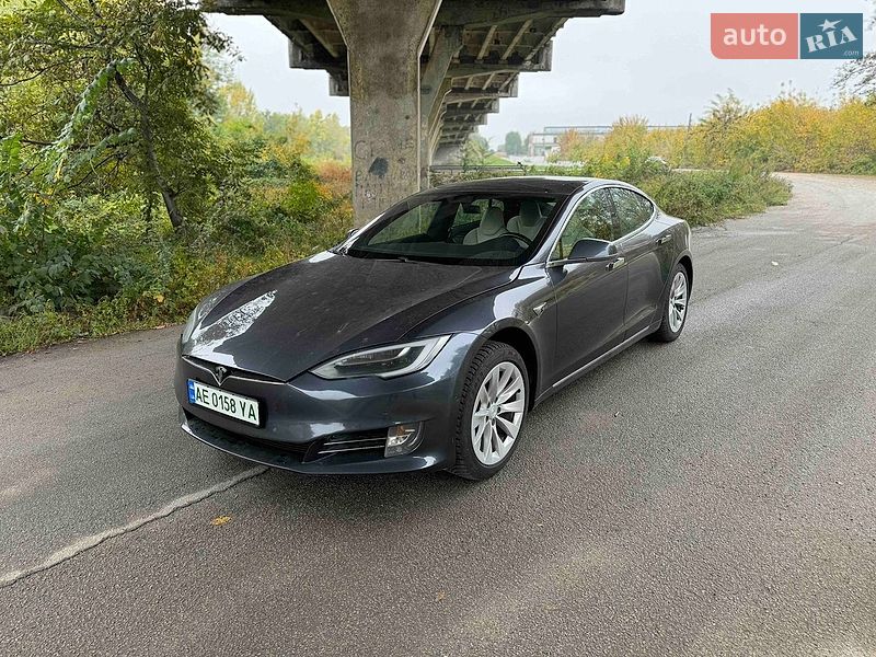 Ліфтбек Tesla Model S 2020 в Дніпрі