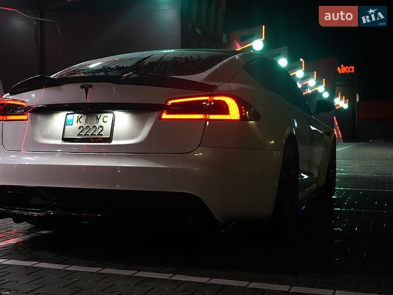 Лифтбек Tesla Model S 2021 в Киеве