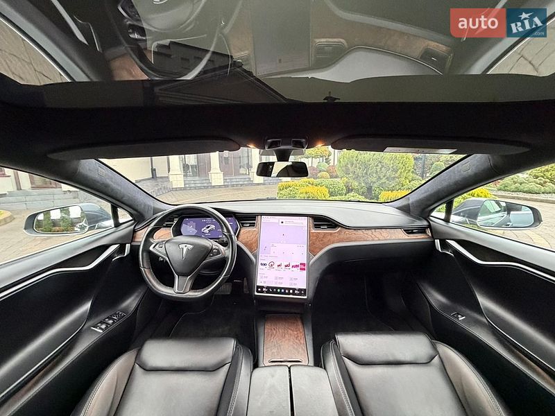 Ліфтбек Tesla Model S 2020 в Стрию