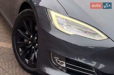 Ліфтбек Tesla Model S 2020 в Стрию