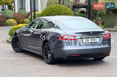 Ліфтбек Tesla Model S 2020 в Стрию