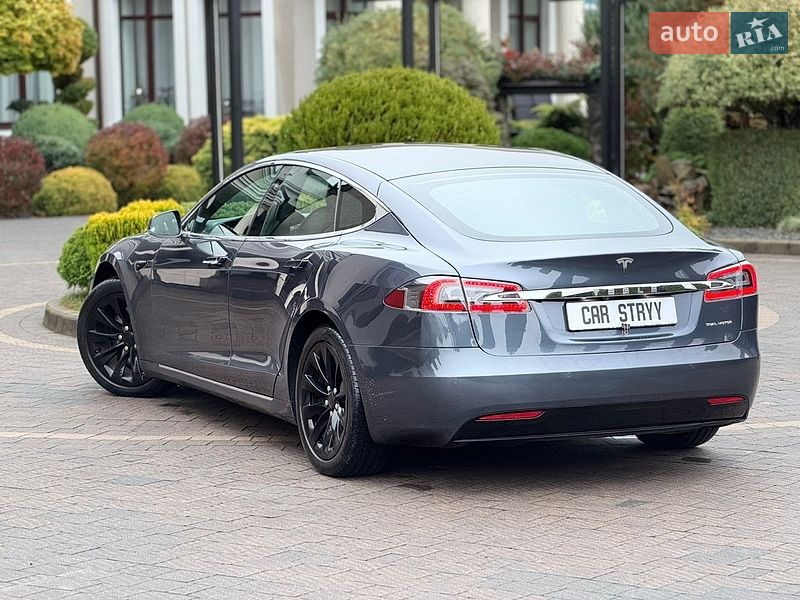 Ліфтбек Tesla Model S 2020 в Стрию