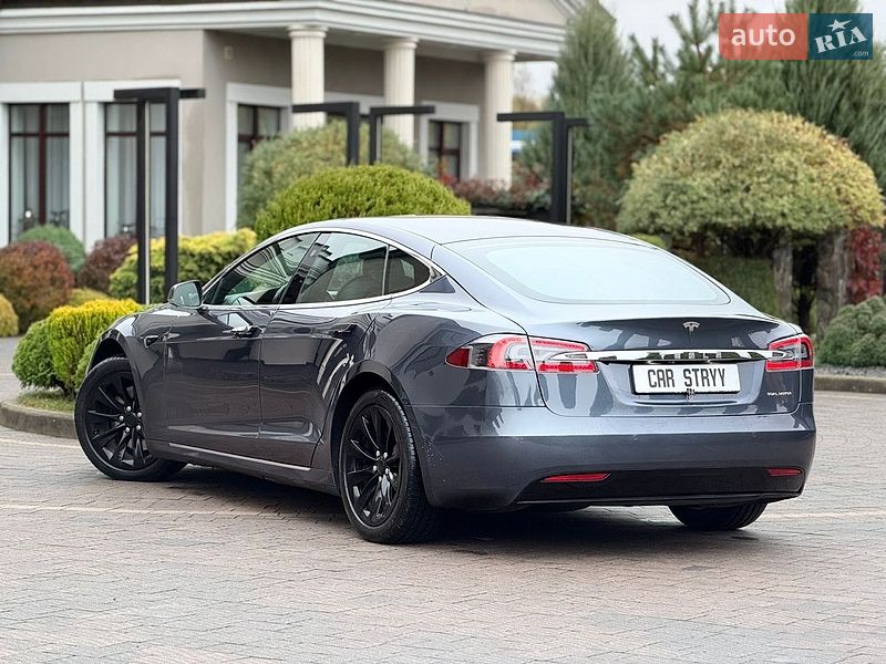 Ліфтбек Tesla Model S 2020 в Стрию