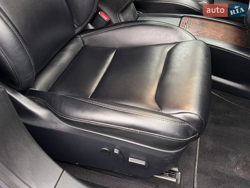 Ліфтбек Tesla Model S 2020 в Стрию