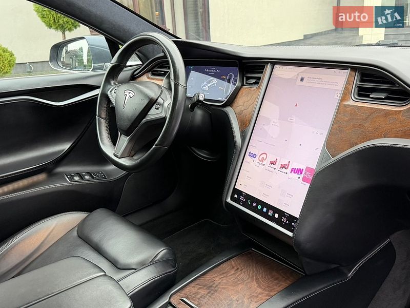 Ліфтбек Tesla Model S 2020 в Стрию