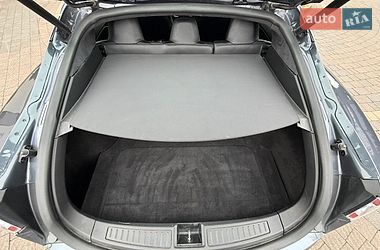 Ліфтбек Tesla Model S 2020 в Стрию