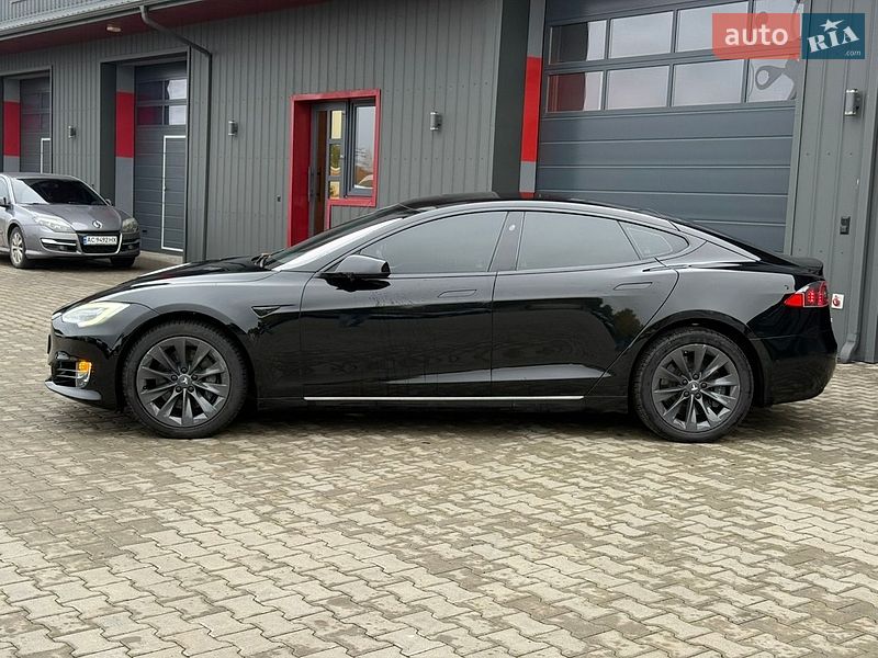 Лифтбек Tesla Model S 2018 в Ковеле