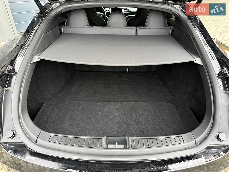 Лифтбек Tesla Model S 2018 в Ковеле
