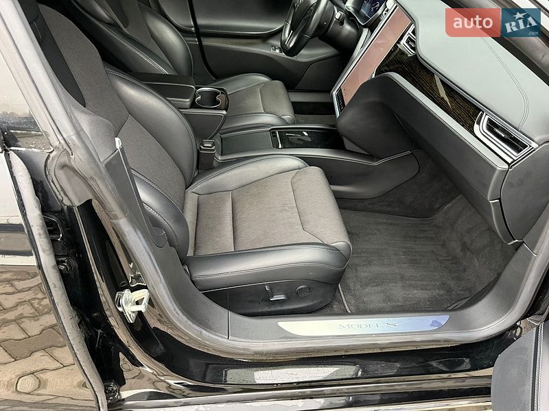 Лифтбек Tesla Model S 2018 в Ковеле