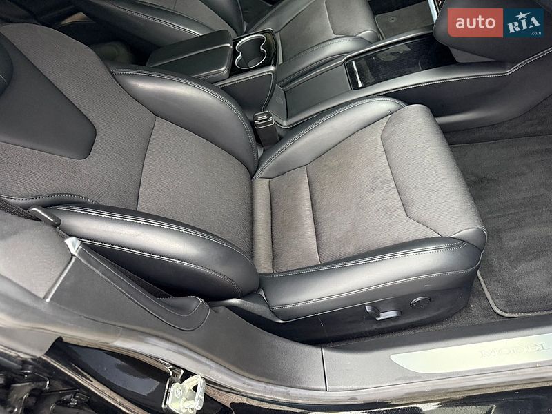 Лифтбек Tesla Model S 2018 в Ковеле