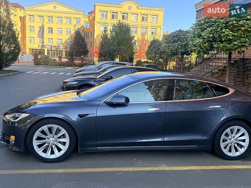 Ліфтбек Tesla Model S 2017 в Києві