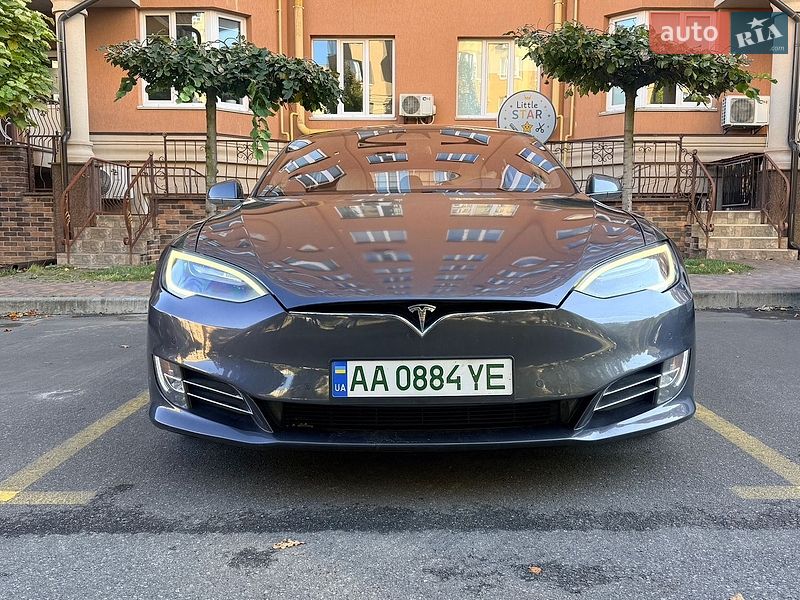 Ліфтбек Tesla Model S 2017 в Києві