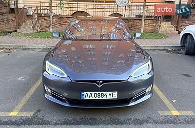 Ліфтбек Tesla Model S 2017 в Києві