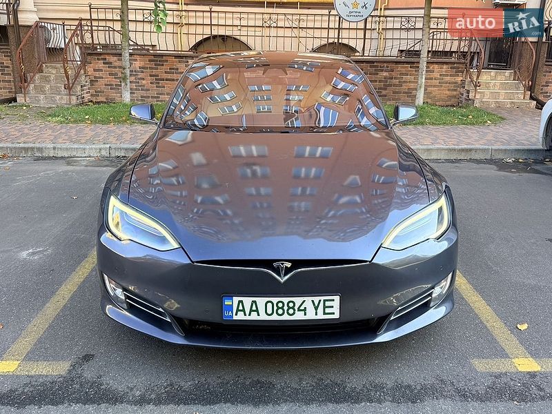 Ліфтбек Tesla Model S 2017 в Києві