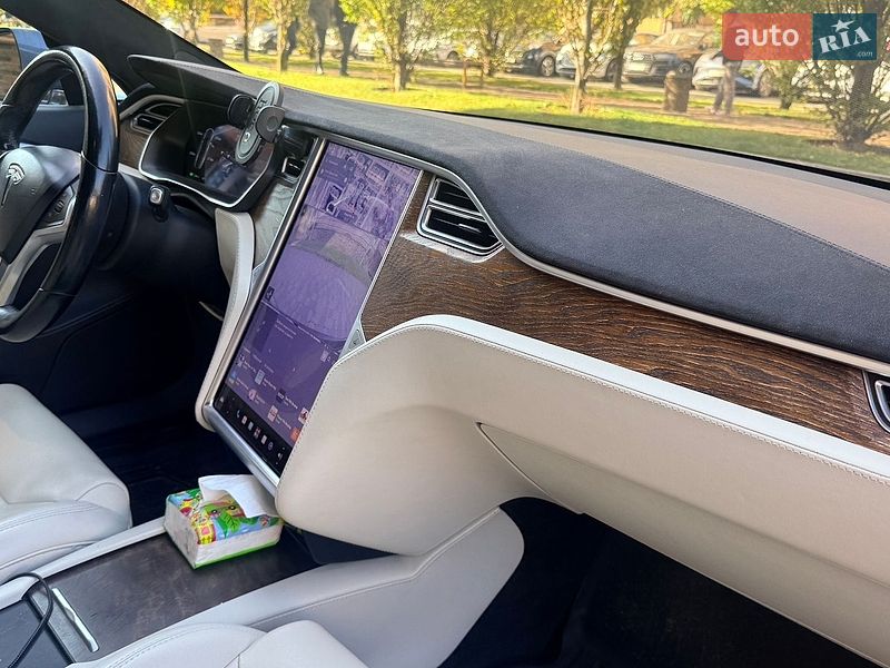 Ліфтбек Tesla Model S 2017 в Києві