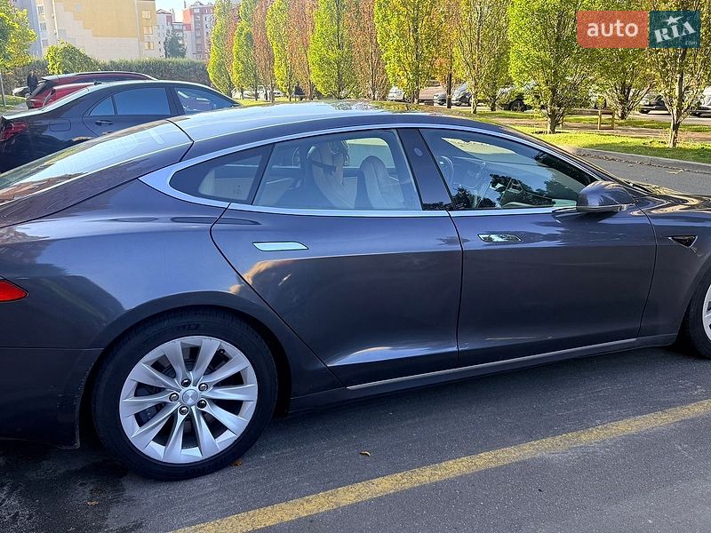 Ліфтбек Tesla Model S 2017 в Києві