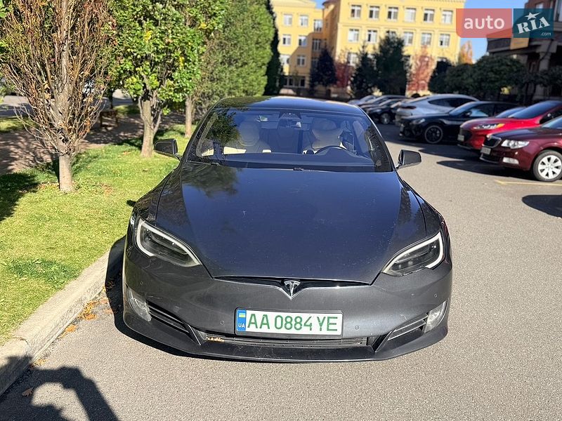 Ліфтбек Tesla Model S 2017 в Києві