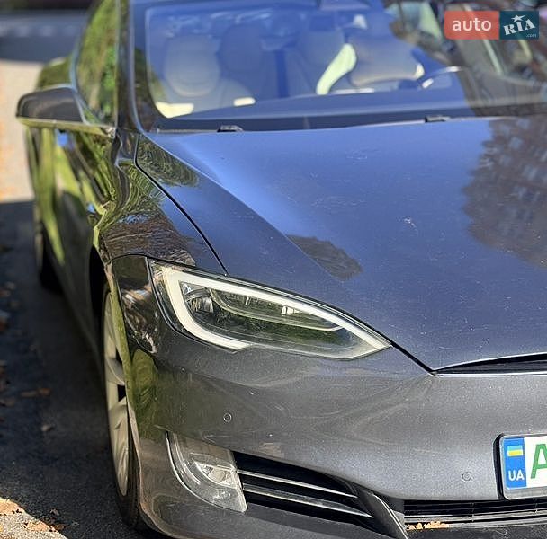 Ліфтбек Tesla Model S 2017 в Києві