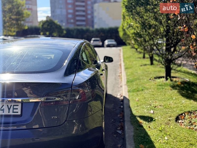 Ліфтбек Tesla Model S 2017 в Києві
