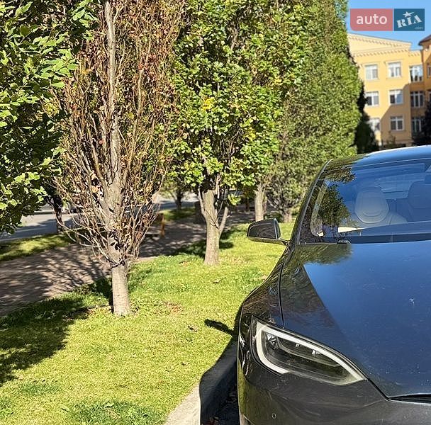 Ліфтбек Tesla Model S 2017 в Києві