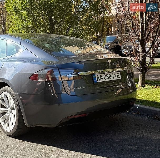 Ліфтбек Tesla Model S 2017 в Києві