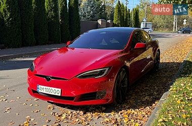Ліфтбек Tesla Model S 2017 в Києві