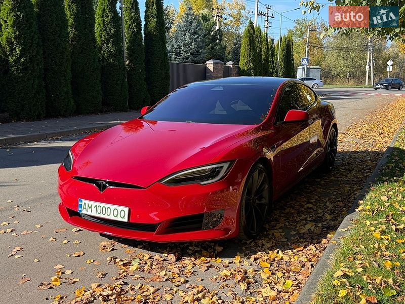 Лифтбек Tesla Model S 2017 в Киеве