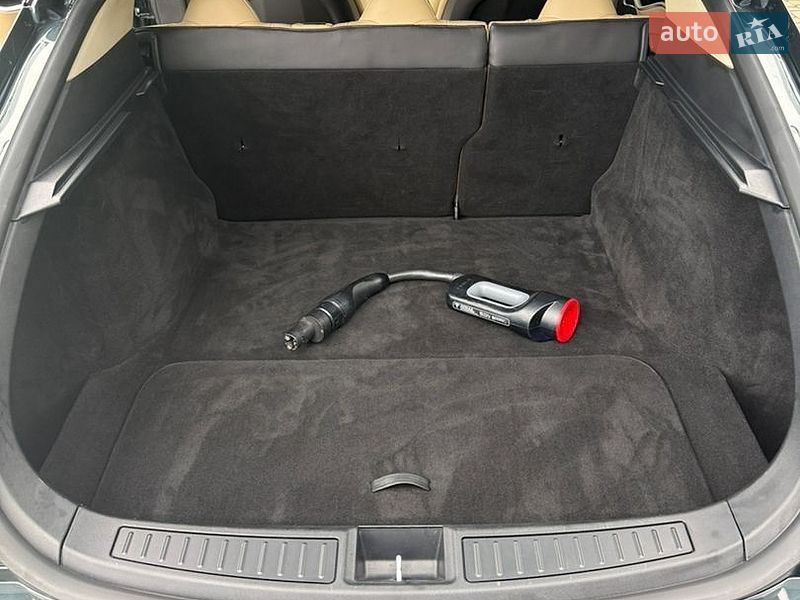 Ліфтбек Tesla Model S 2013 в Львові