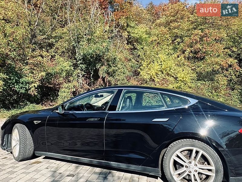 Лифтбек Tesla Model S 2014 в Ужгороде