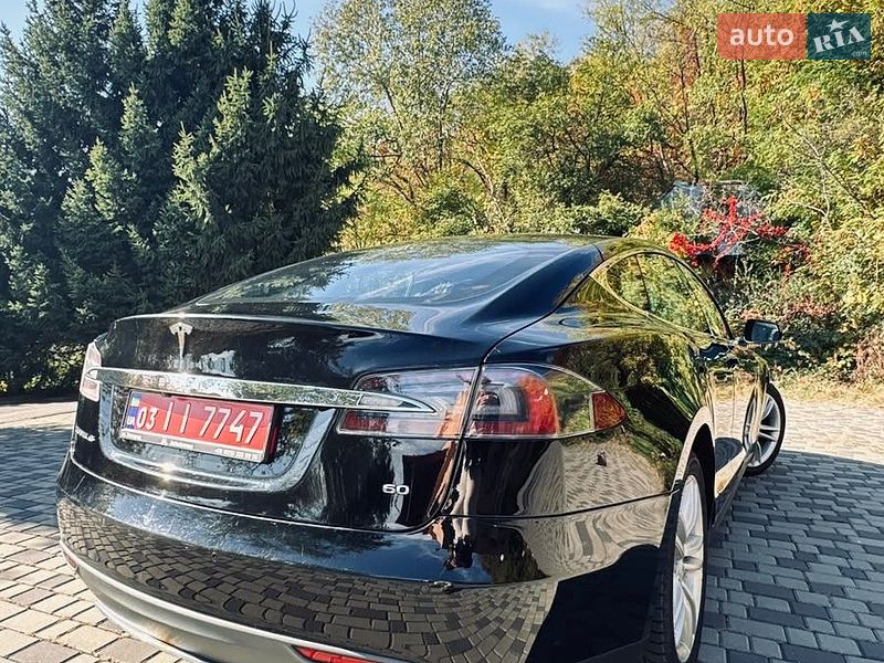 Ліфтбек Tesla Model S 2014 в Ужгороді