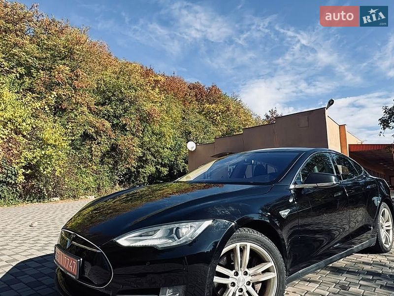 Лифтбек Tesla Model S 2014 в Ужгороде