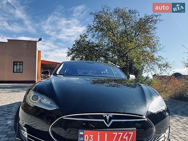 Лифтбек Tesla Model S 2014 в Ужгороде