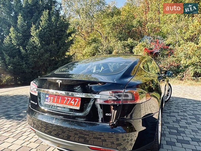 Ліфтбек Tesla Model S 2014 в Ужгороді