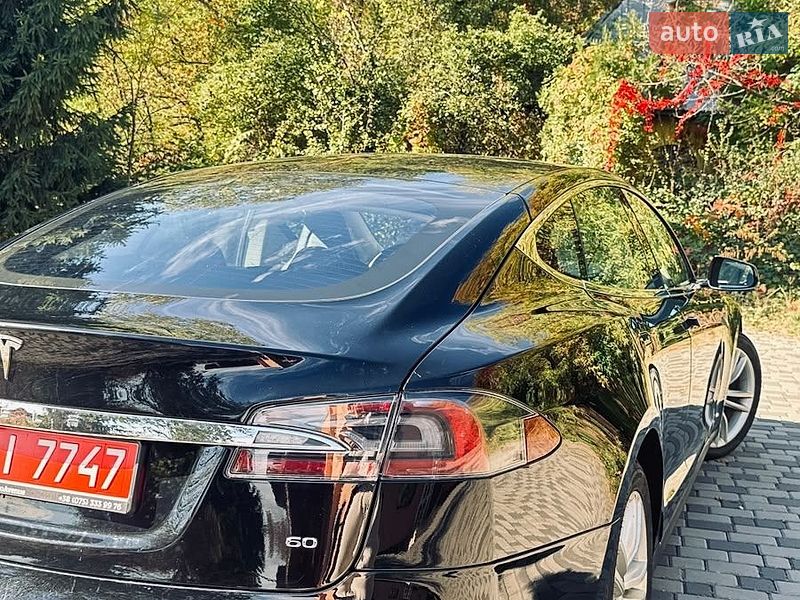 Лифтбек Tesla Model S 2014 в Ужгороде
