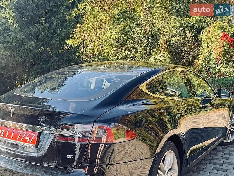 Лифтбек Tesla Model S 2014 в Ужгороде