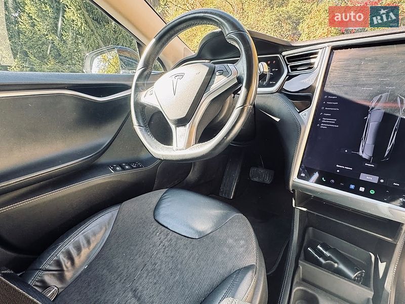 Лифтбек Tesla Model S 2014 в Ужгороде