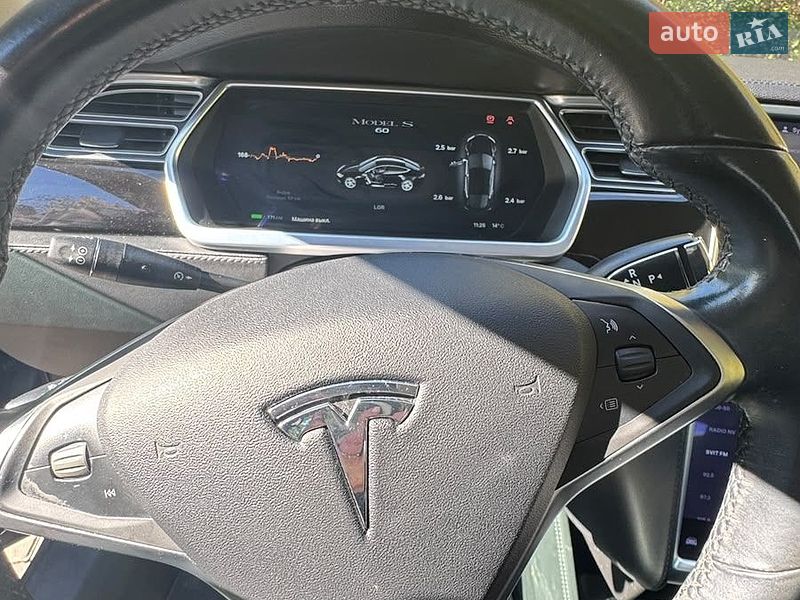 Лифтбек Tesla Model S 2014 в Ужгороде