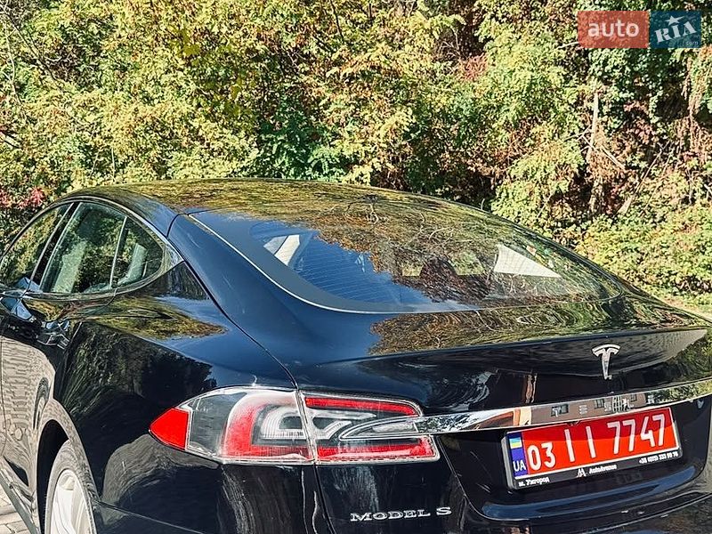 Лифтбек Tesla Model S 2014 в Ужгороде